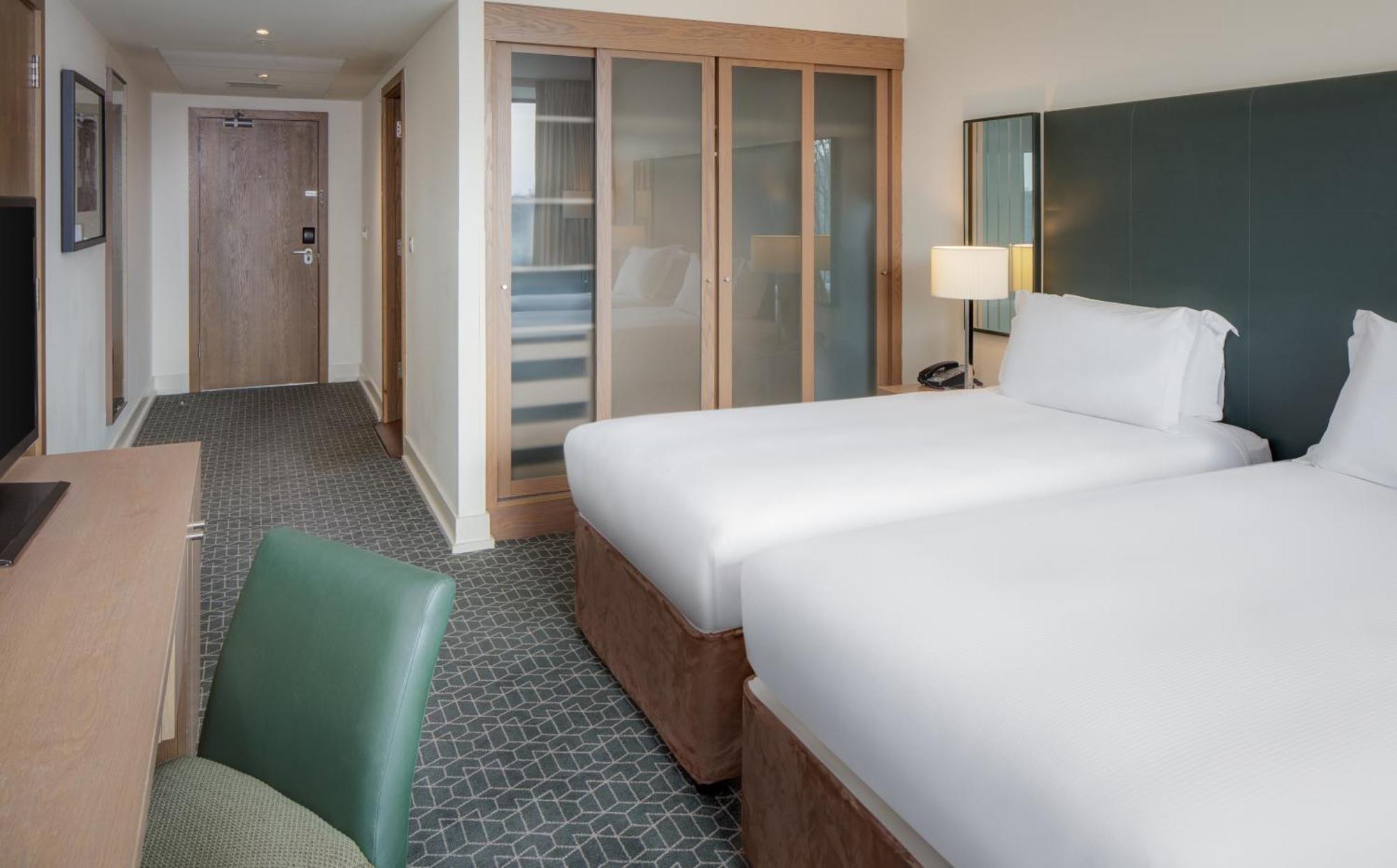 Twin Room,1552182463:JPEG